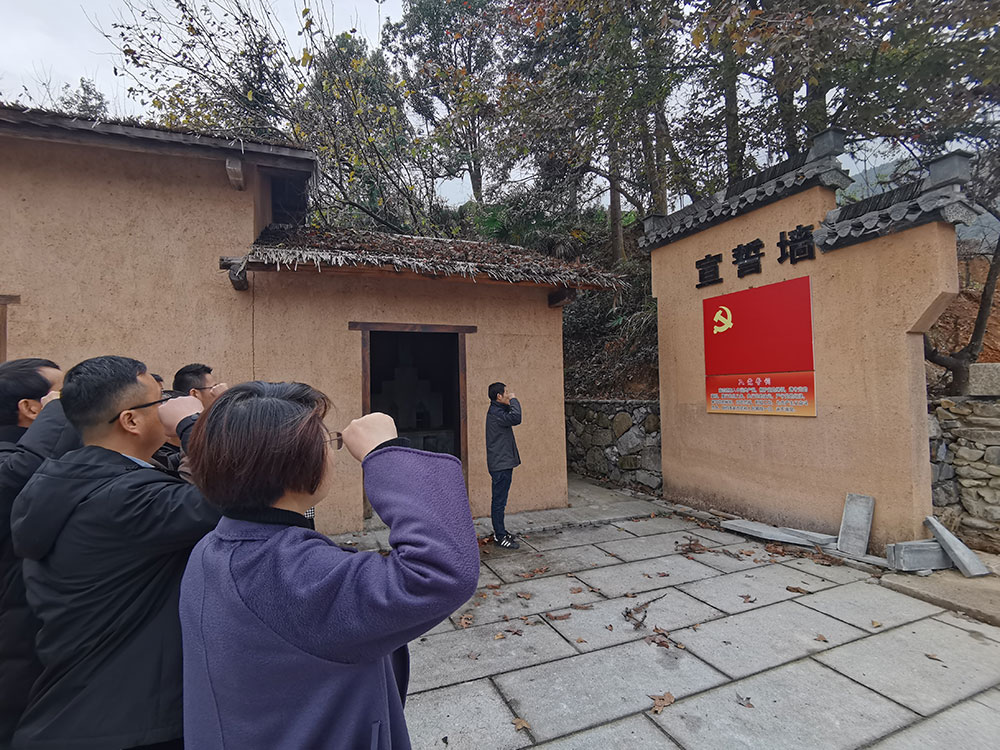 屯溪城建投公司黨支部開展“走進(jìn)紅色記憶、傳承初心使命”主題黨日活動