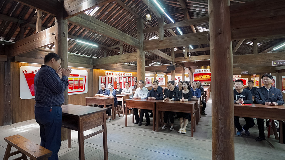 屯溪區(qū)國投集團開展學黨史、祭英烈主題黨日活動