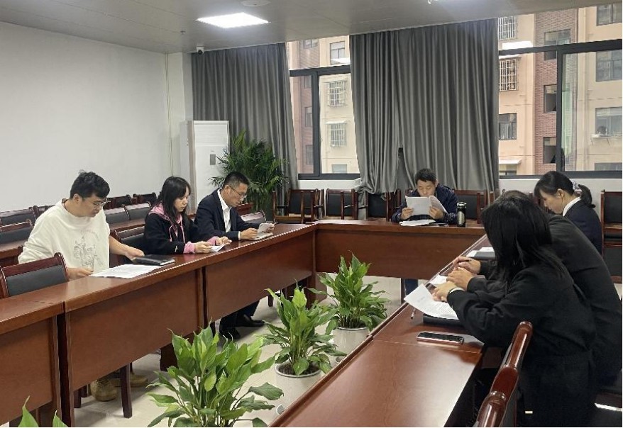 屯溪城建投公司召開(kāi)“一崗雙責(zé)”集體廉政談話(huà)