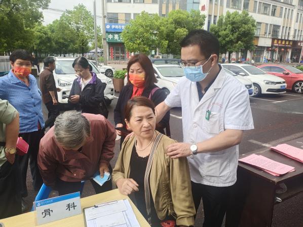 百姓健康系我心，黨員服務(wù)進(jìn)社區(qū)